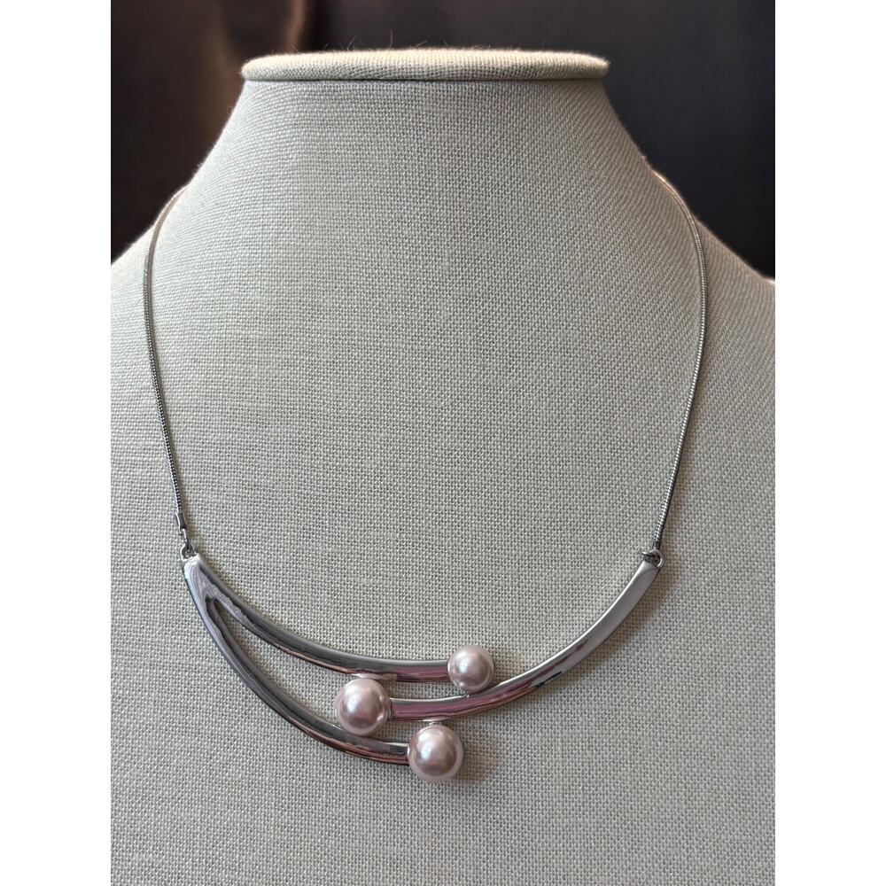 White House Black Market Silver Tone Pearl Collar Necklace NWT